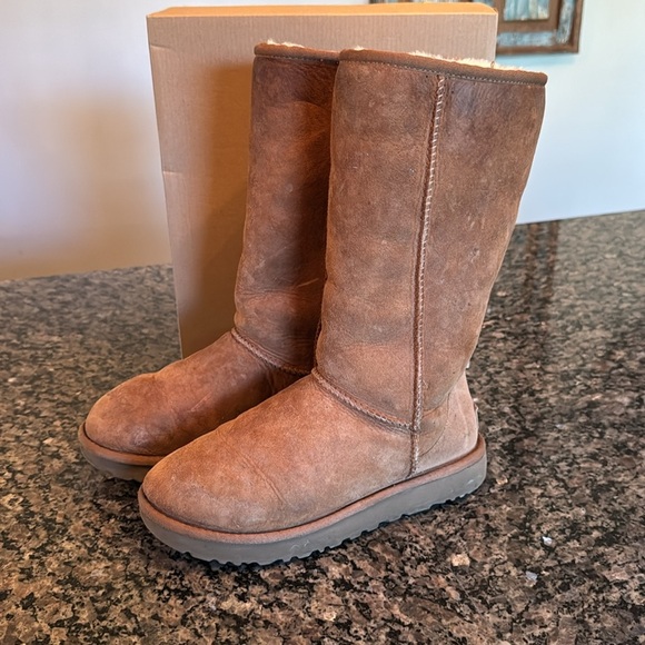UGG Brown Shearling Boots GUC 7 - Picture 5 of 16